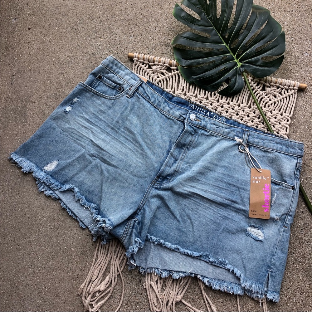 New Plus Size Vanilla Star High Rise Distressed Jean Shorts Size 24W